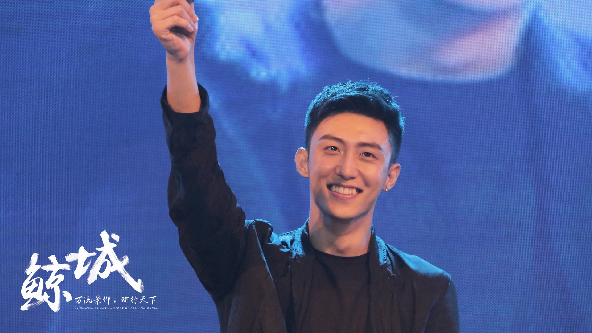 爱游戏娱乐平台-女子冰球联赛决赛激烈，东北队夺冠捧杯，女子冰球锦标赛直播