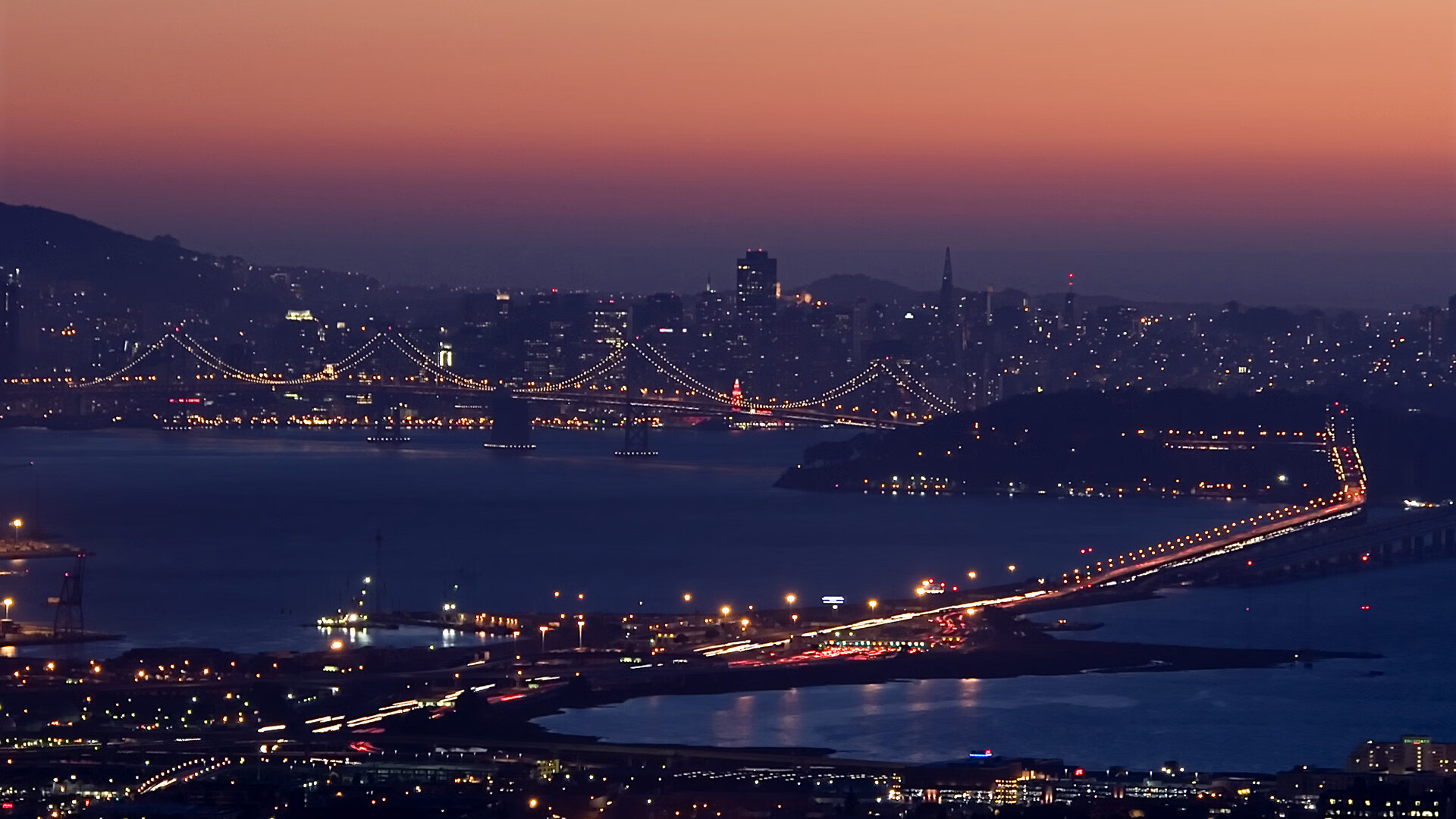 爱游戏体育APP下载-国际足球比赛中球员们展现出全力以赴的拼搏态度，足球队员比赛