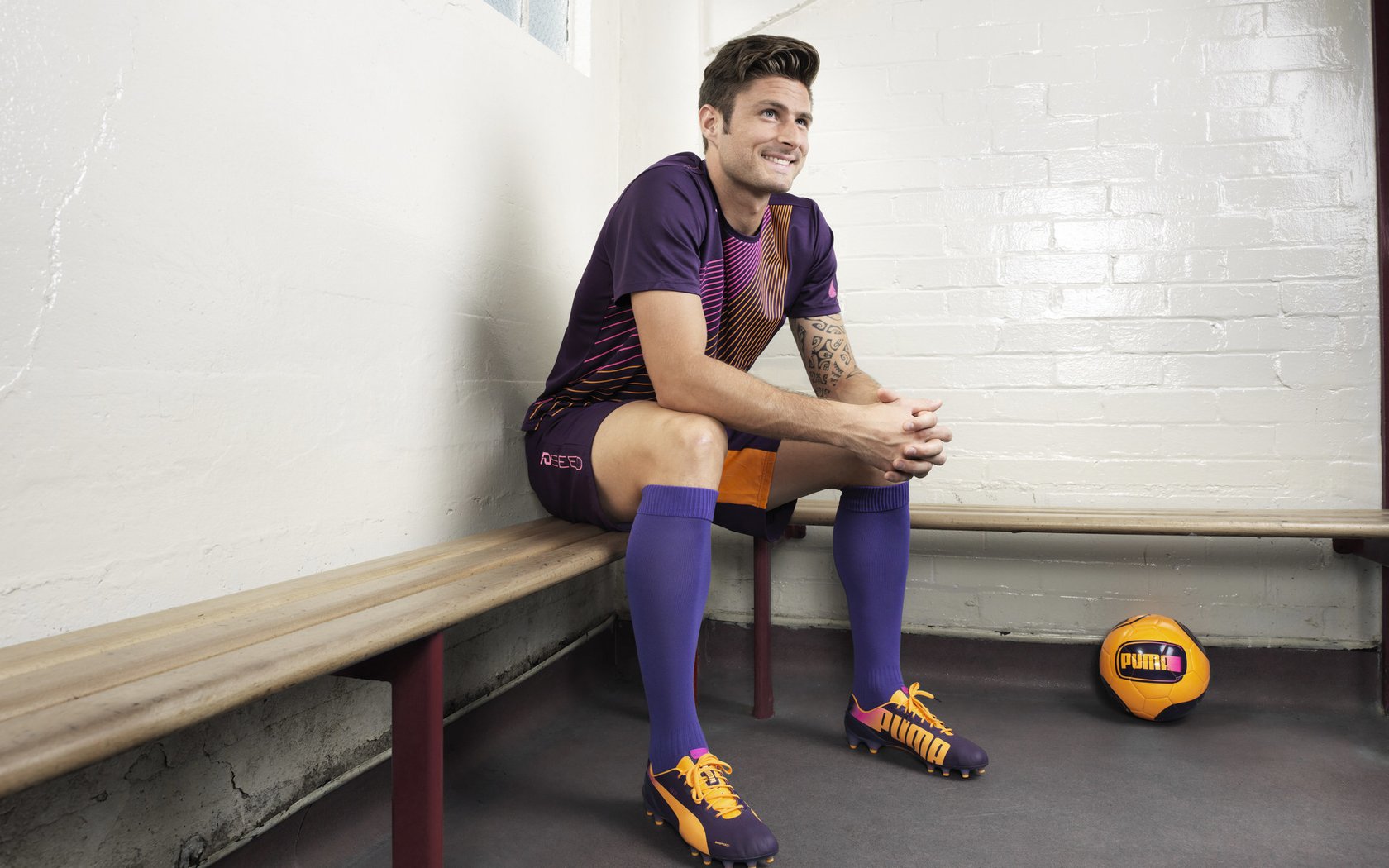 爱游戏体育(AYX)官方APP下载-巴西队中场策应完美 铁腰成为核心,巴西队视频