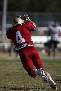 爱游戏体育-五大联赛是否在中场搭配中加入更多防守倾向球员，五大联赛最强中场