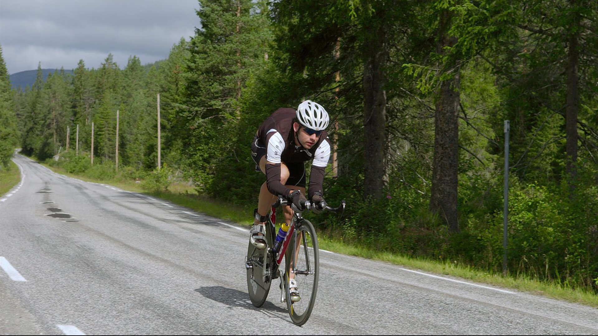 2017年季后赛:库里在对阵马刺的系列赛中累计投中超过20个三分,成为历史最强“投手”之一