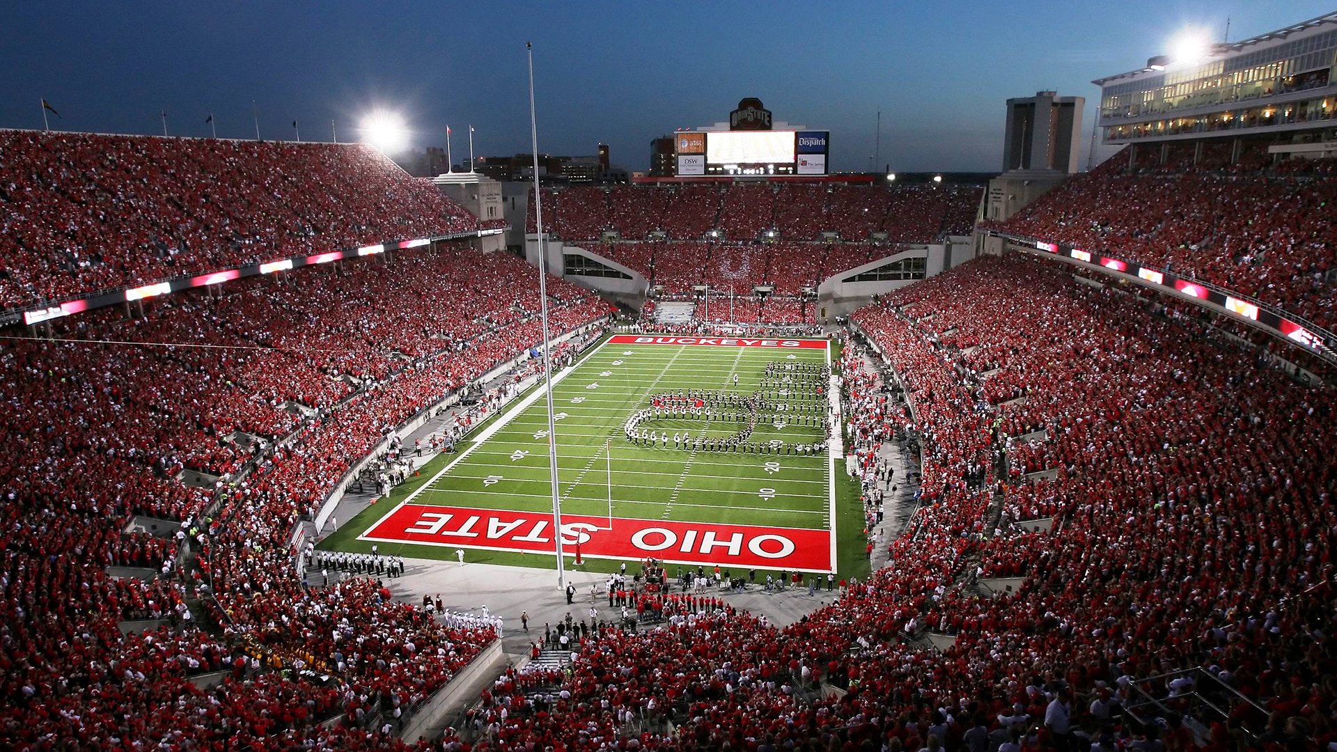 2017年季后赛:库里在对阵马刺的系列赛中累计投中超过20个三分,成为历史最强“投手”之一