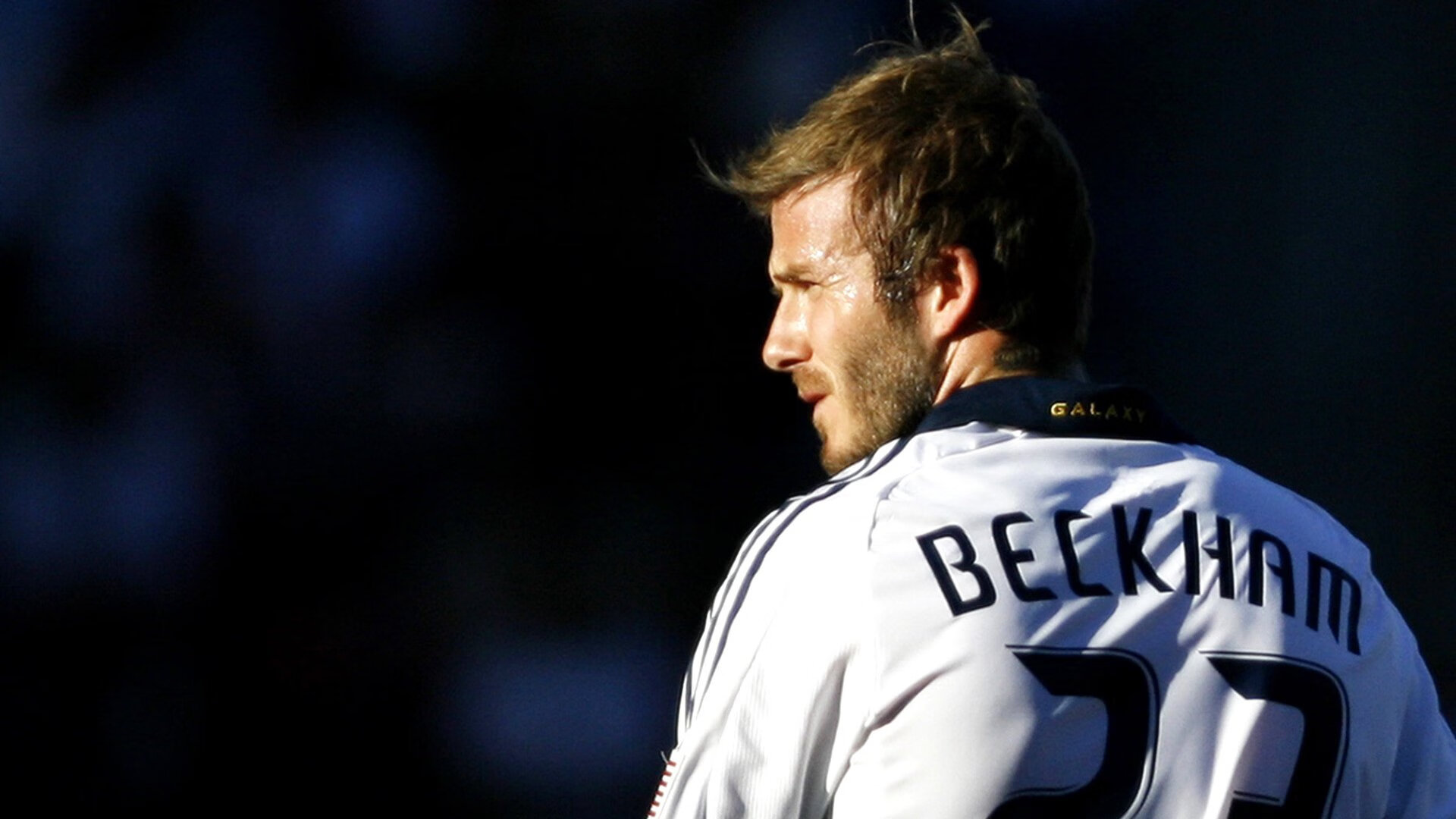 亲密互动：运动员与粉丝共同参与的趣味比赛